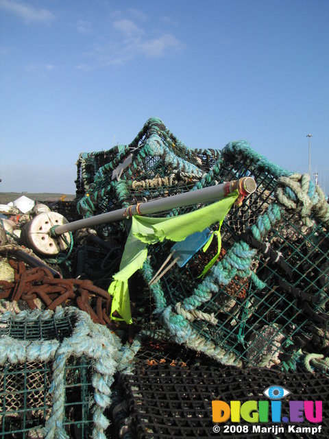 SX01374 Lobster pods and marker flag